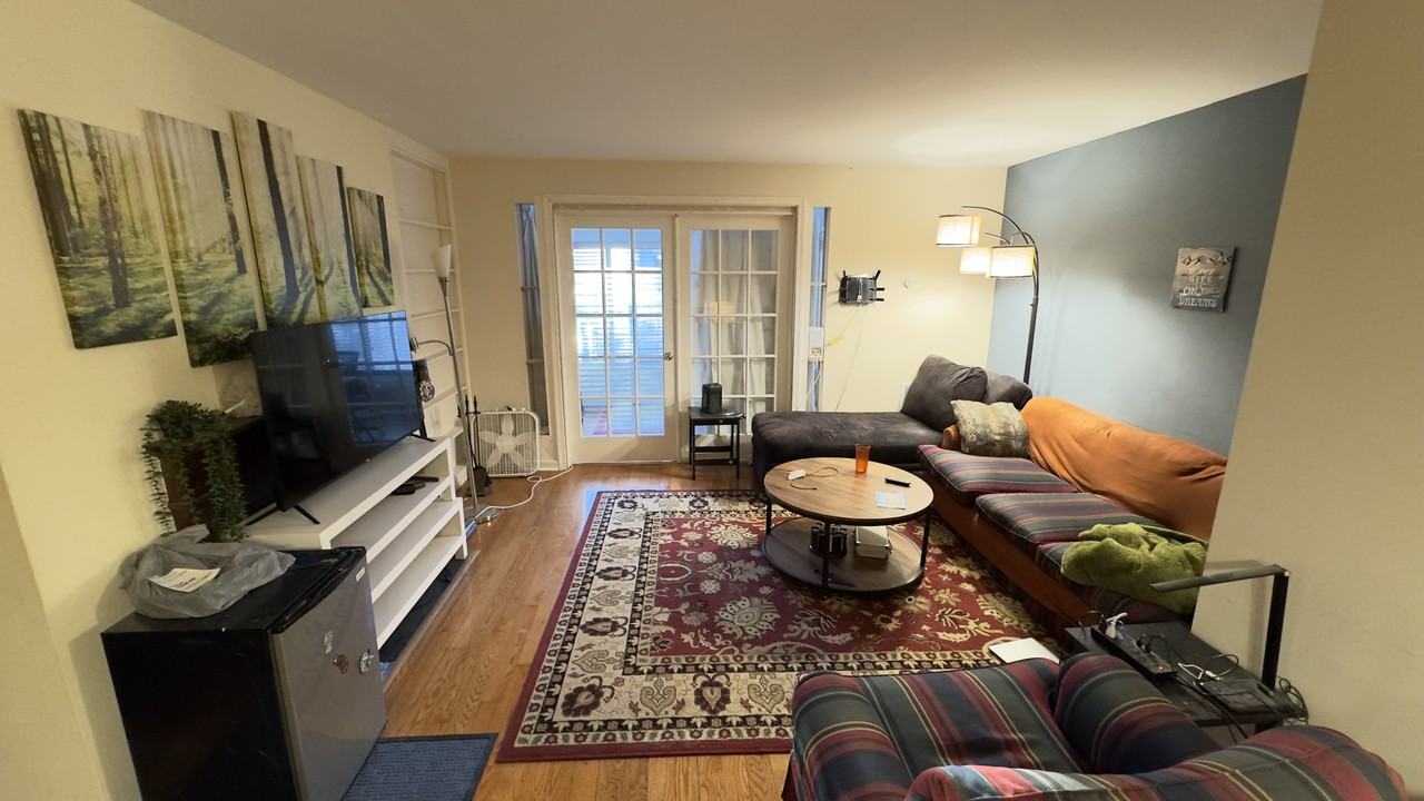 2815 Lee Oaks Ct #301 - Photo 2 of 9