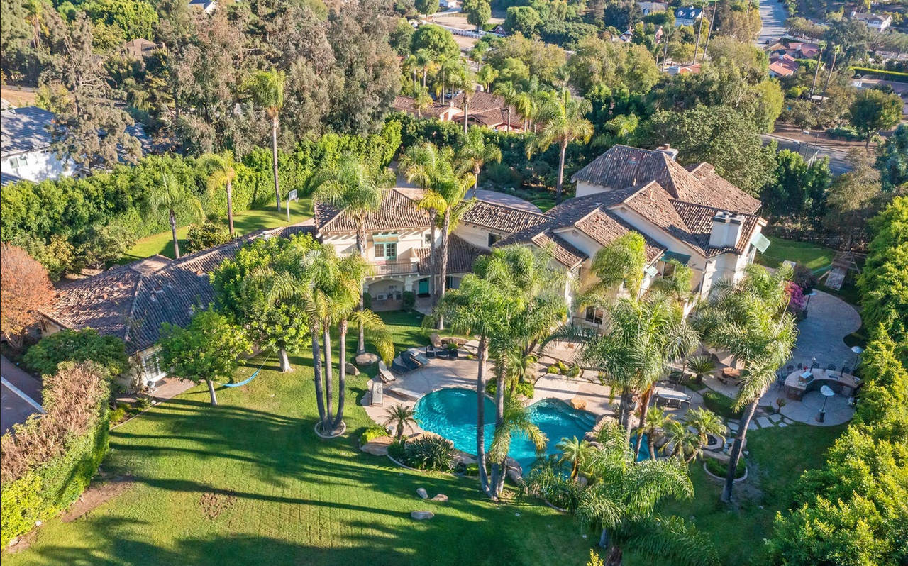 2857 Las Posas Cir #B - Photo 3 of 10