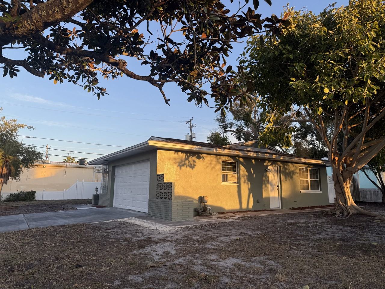 1481 Barry St #NA - Photo 3 of 34