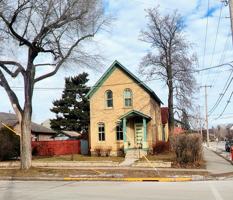 featured image of 228 E 8th St #3