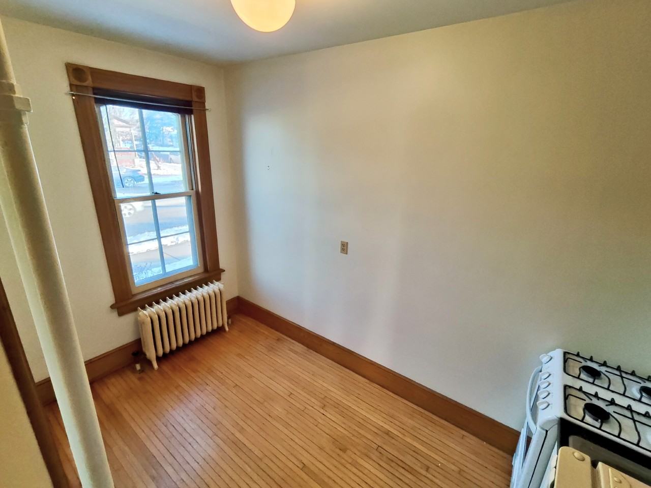 228 E 8th St #3 - Photo 3 of 8