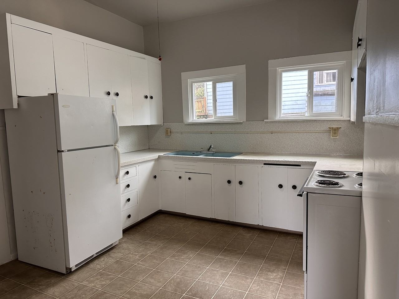 256 4th St #A - Photo 6 of 11