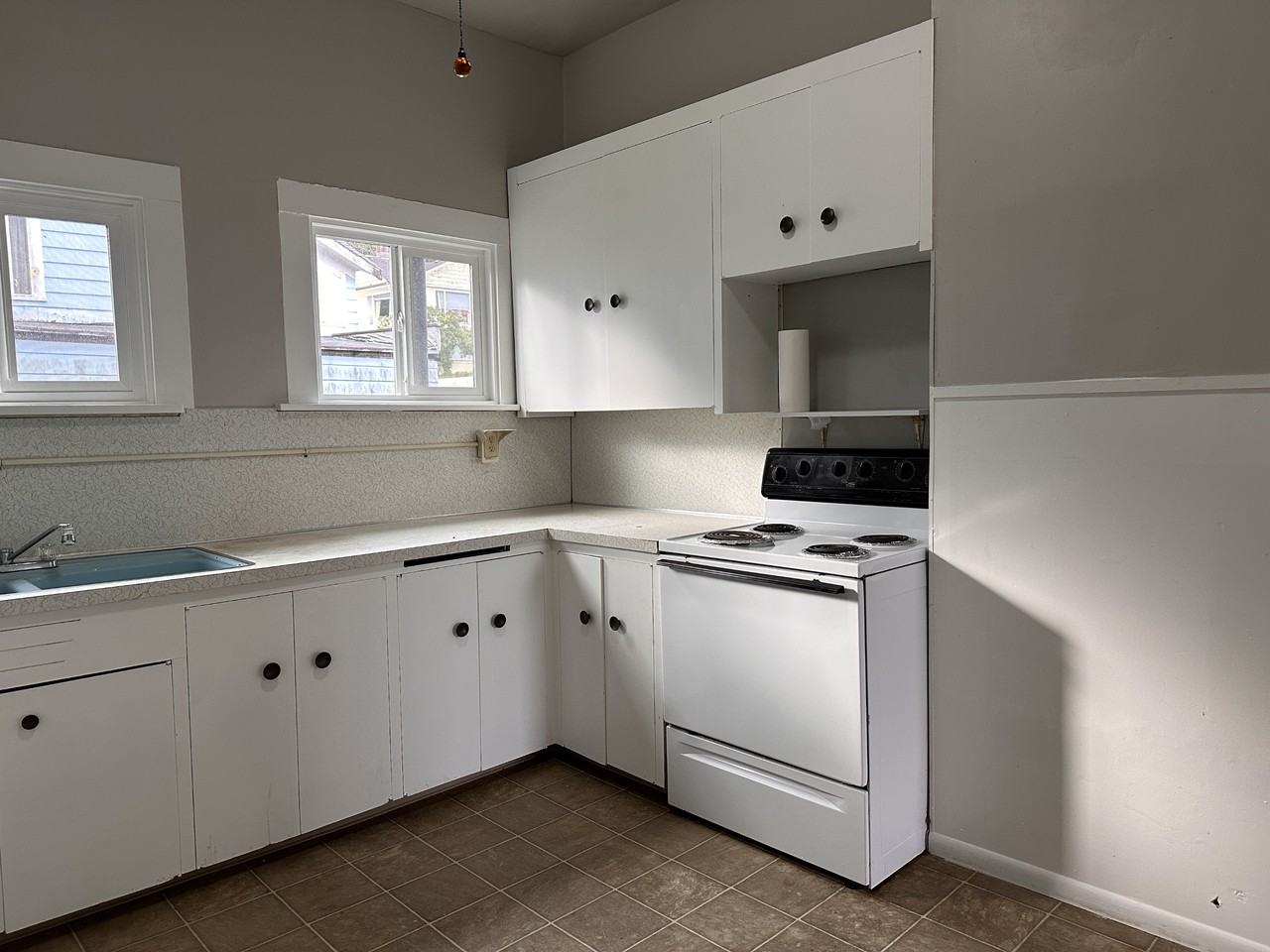 256 4th St #A - Photo 7 of 11