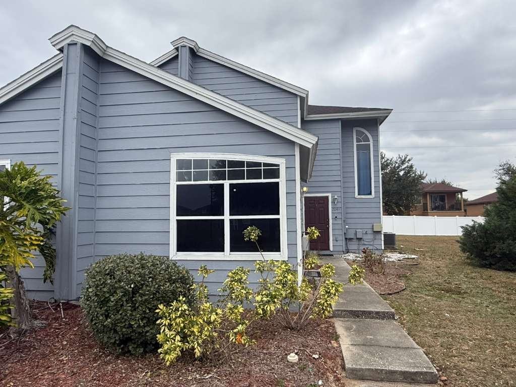 709 Orchid Dr #B - Photo 2 of 15