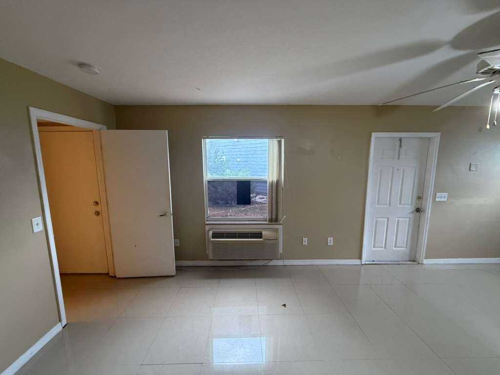 709 Orchid Dr #B - Photo 5 of 15