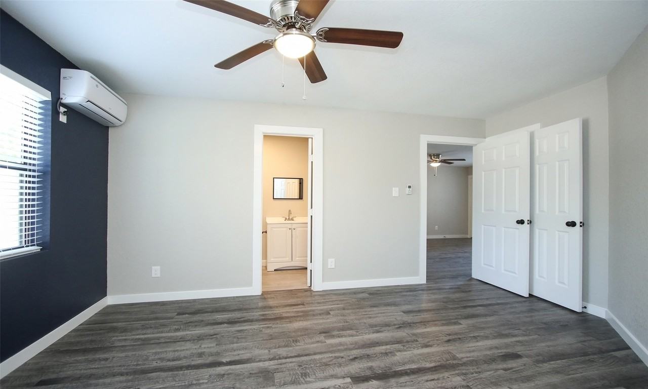 5201 Crawford St #5201-5 - Photo 7 of 10