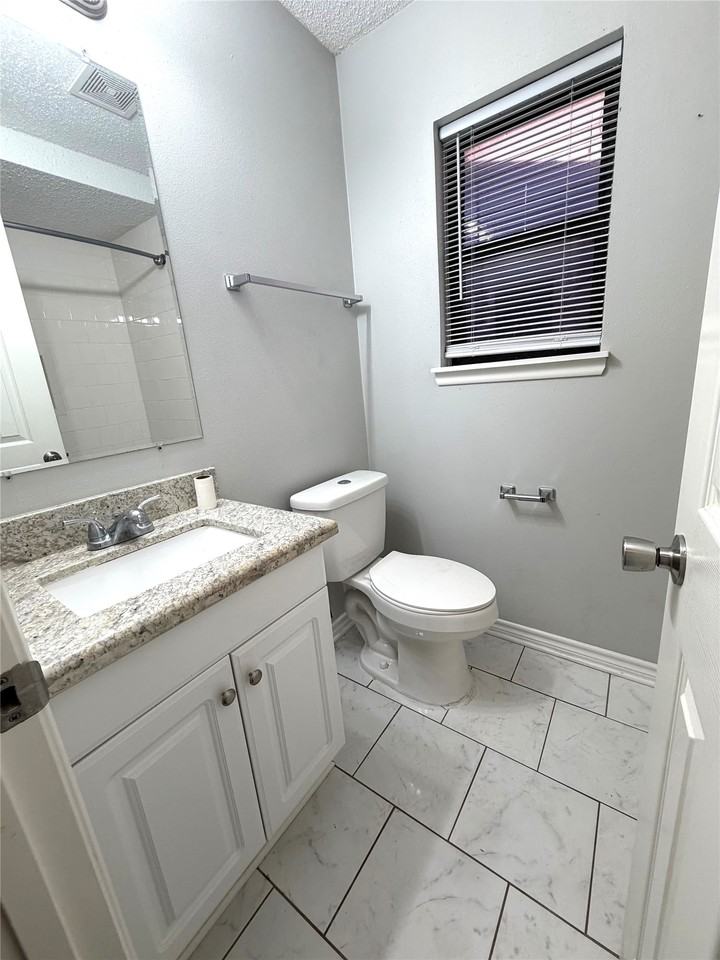 2714 33rd Ave N #2714 - Photo 7 of 19