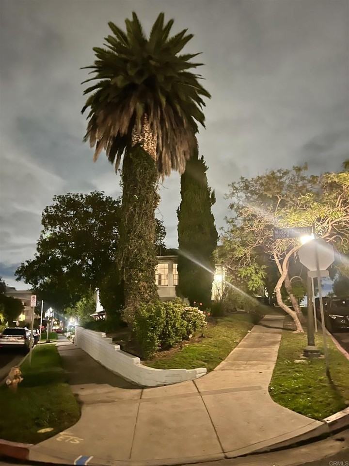 1704 Glendon Ave #1704 - Photo 5 of 9