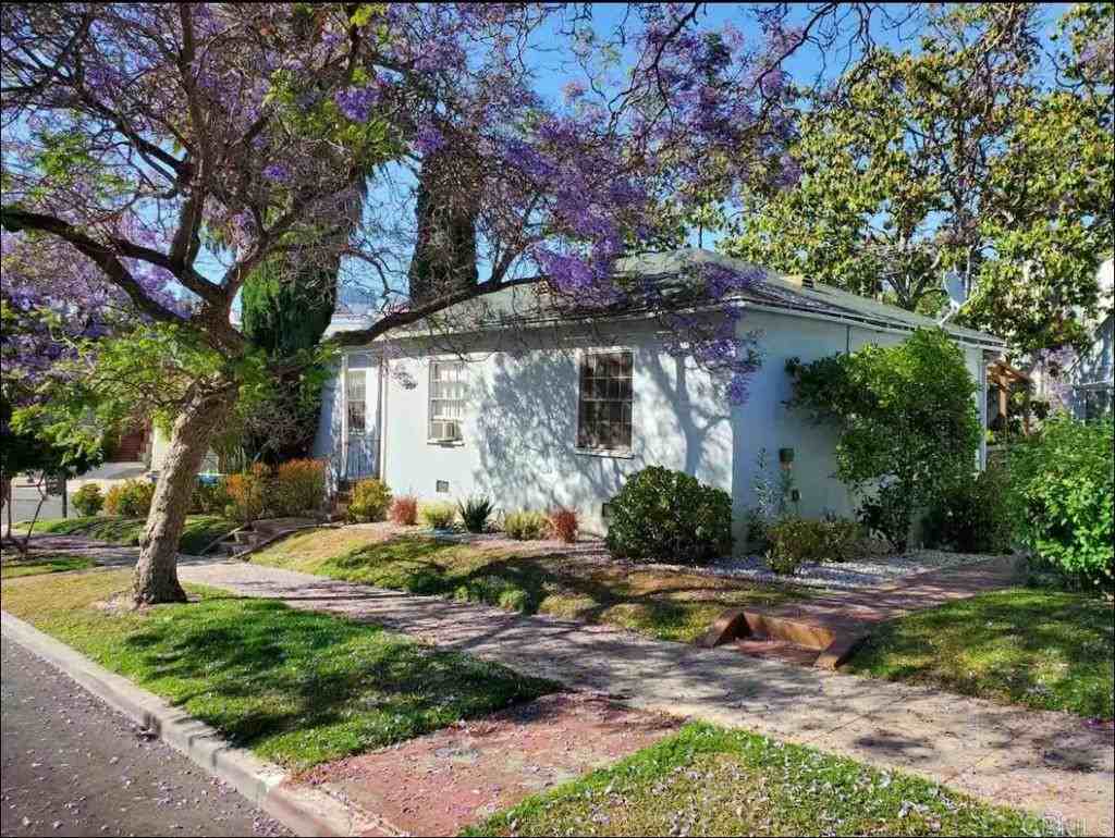 1704 Glendon Ave #1704 - Photo 7 of 9