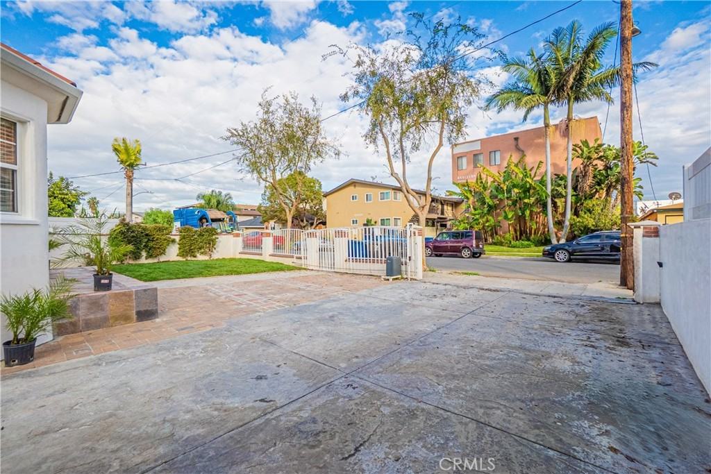 11639 Menlo Ave #11639 - Photo 2 of 29