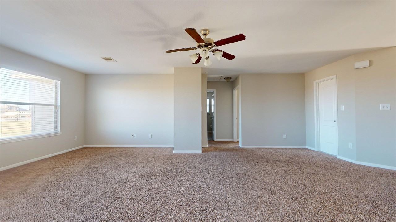 20254 Fossil Valley Ln #20254 - Photo 4 of 44