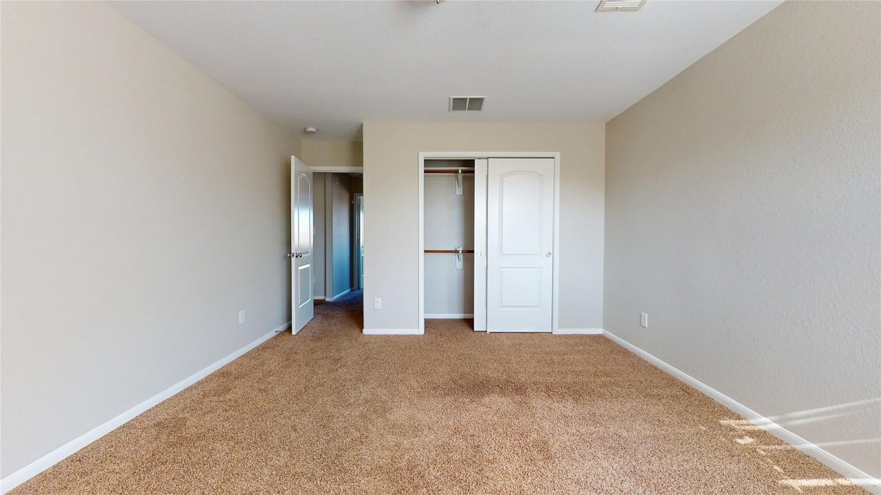 20254 Fossil Valley Ln #20254 - Photo 5 of 44