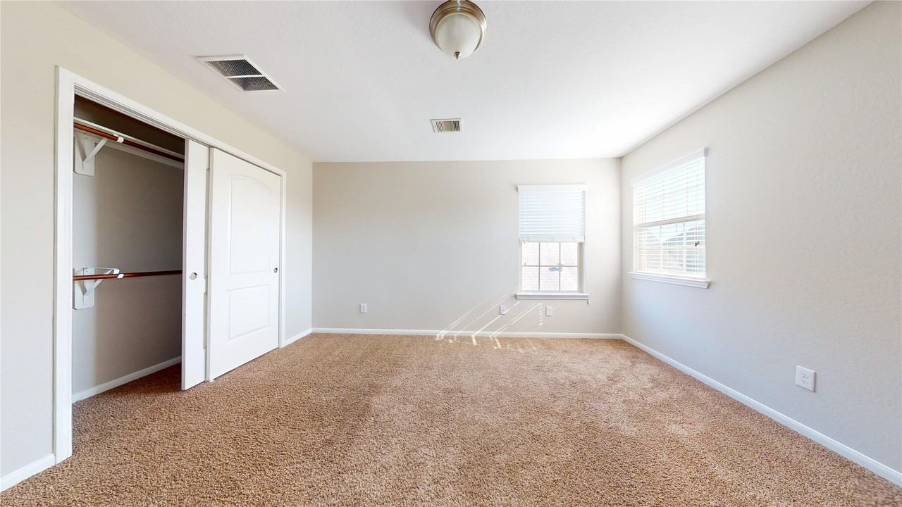 20254 Fossil Valley Ln #20254 - Photo 6 of 44