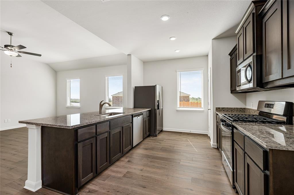 924 Cawthorne Trl #924 - Photo 2 of 9