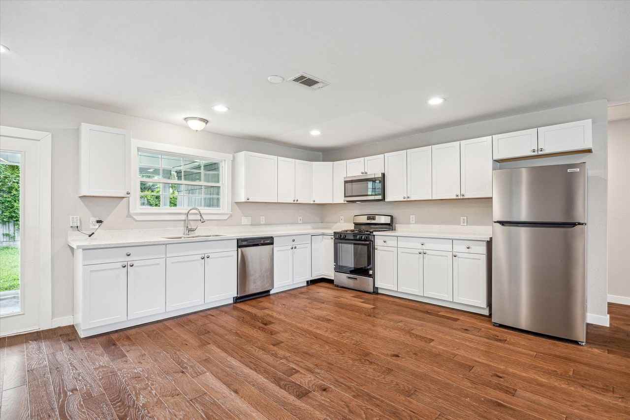 2006 Du Barry Ln #2006 - Photo 4 of 19