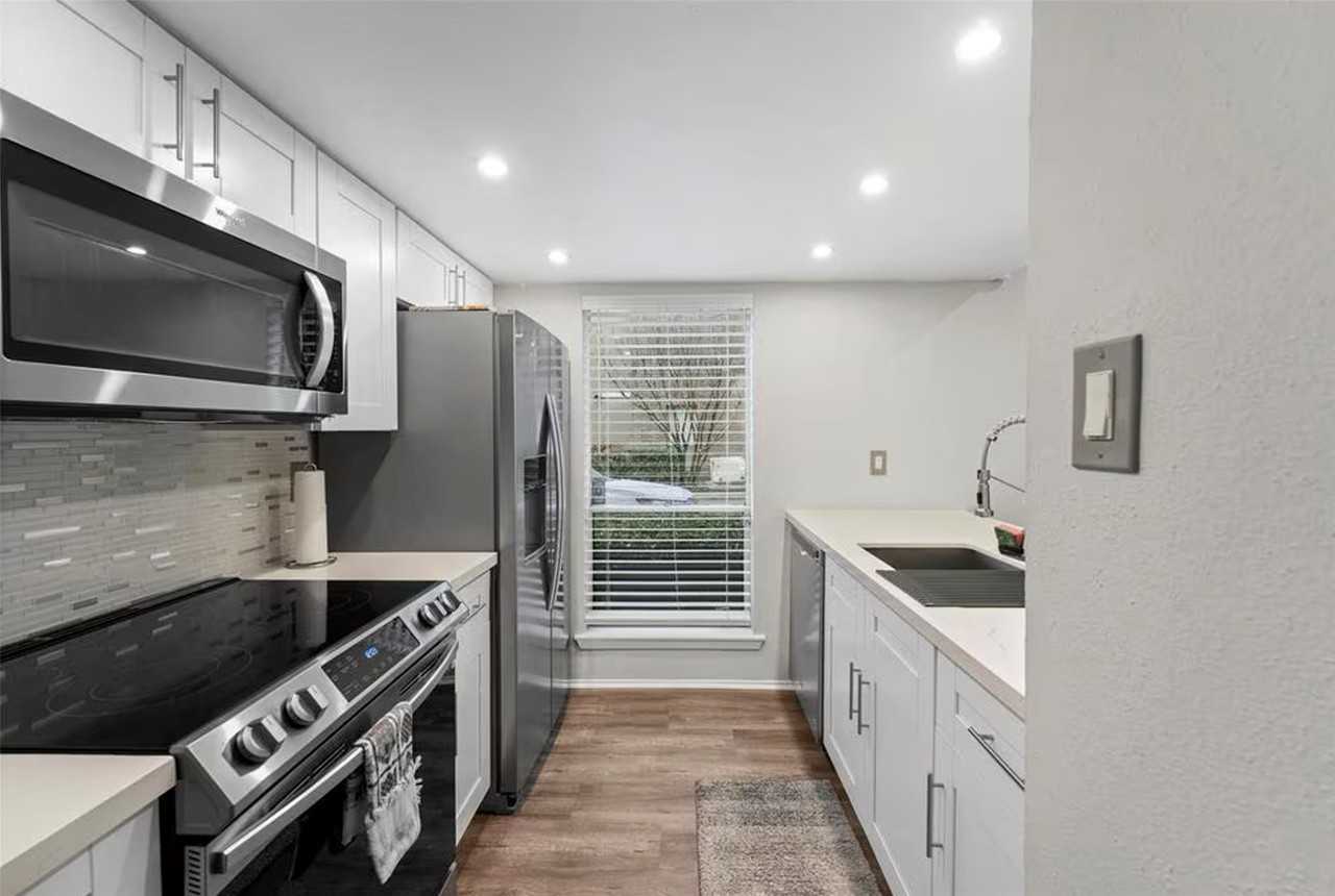 1920 Augusta Dr #1920-30 - Photo 2 of 18