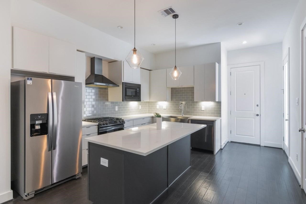 5841 Dolores St #5841 - Photo 7 of 23