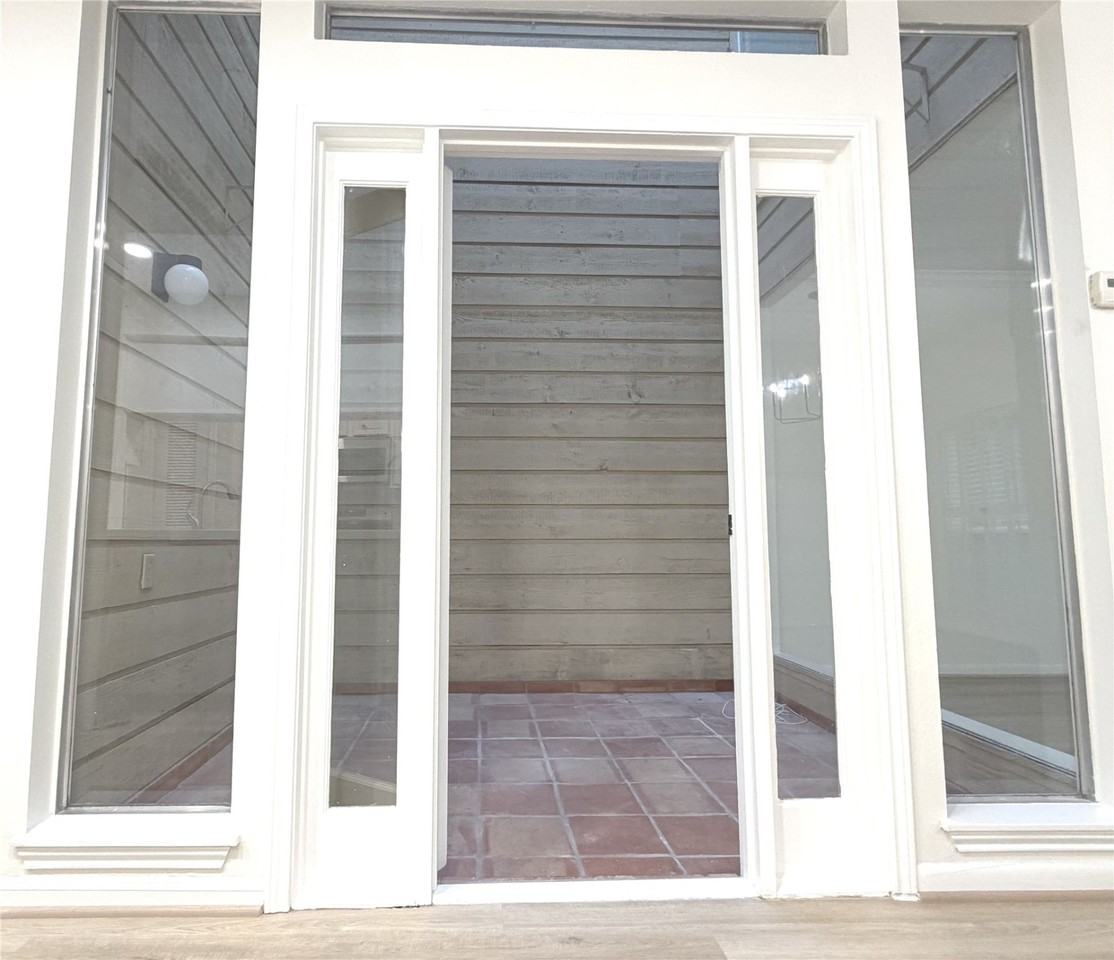 1025 Fountain View Dr #1025 - Photo 4 of 16