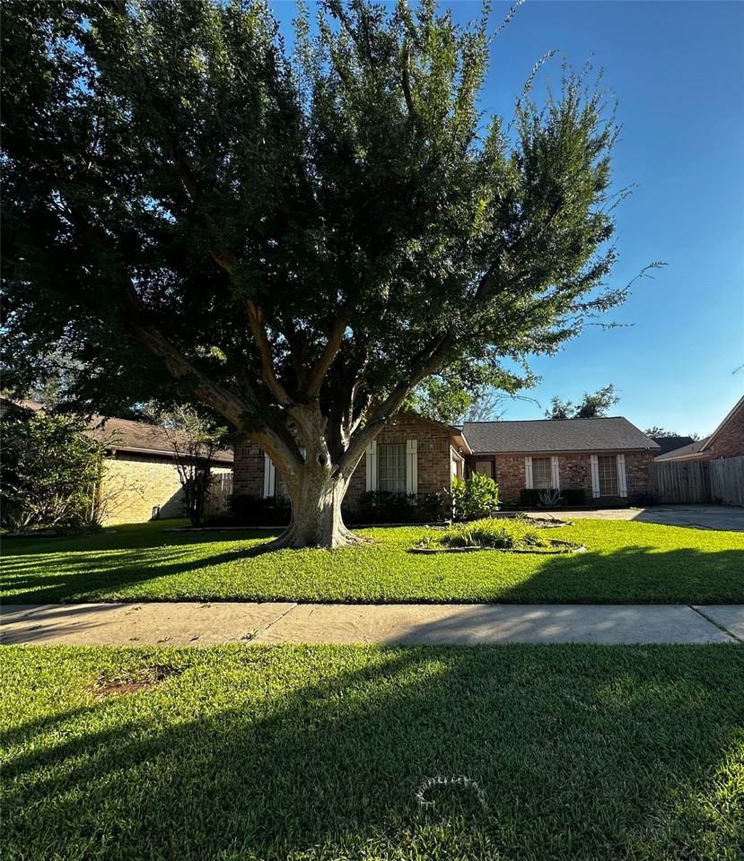 22227 Deville Dr #22227 - Photo 4 of 35