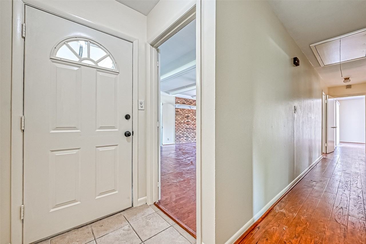 918 Wycliffe Dr #918 - Photo 6 of 50