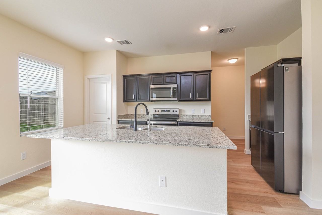 1024 Water Oak Ln #1024 - Photo 5 of 24