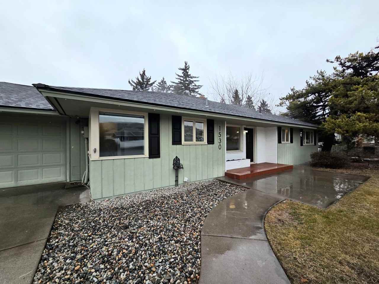 1530 Eastmont Ave - Photo 6 of 48