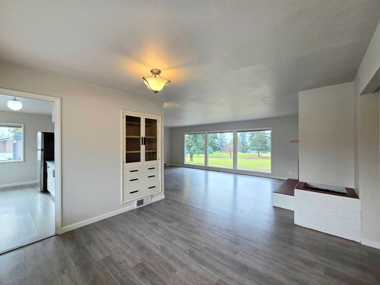 1530 Eastmont Ave - Photo 7 of 48