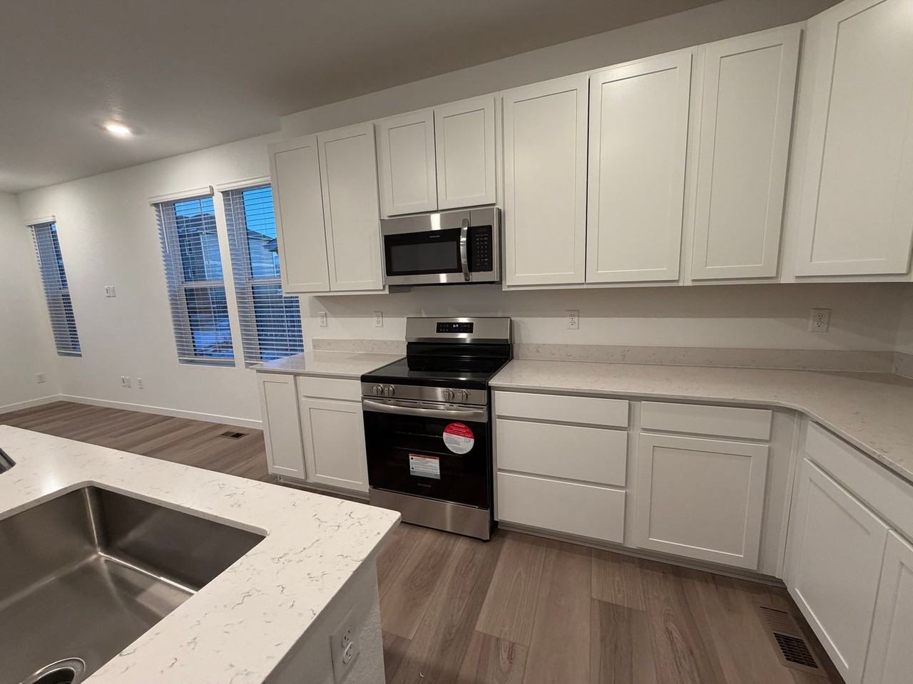 713 N Carrie St - Photo 3 of 40