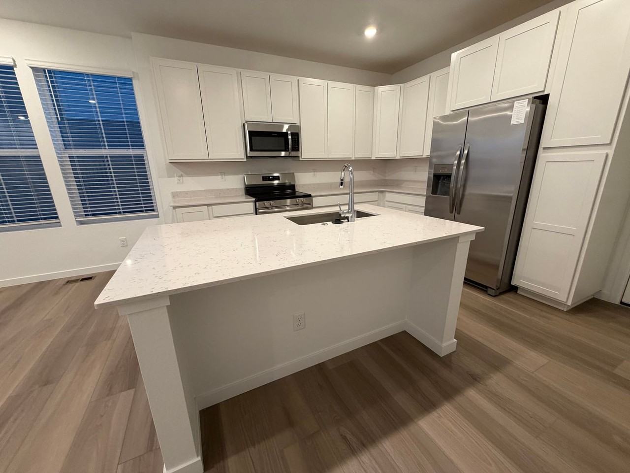 713 N Carrie St - Photo 5 of 40