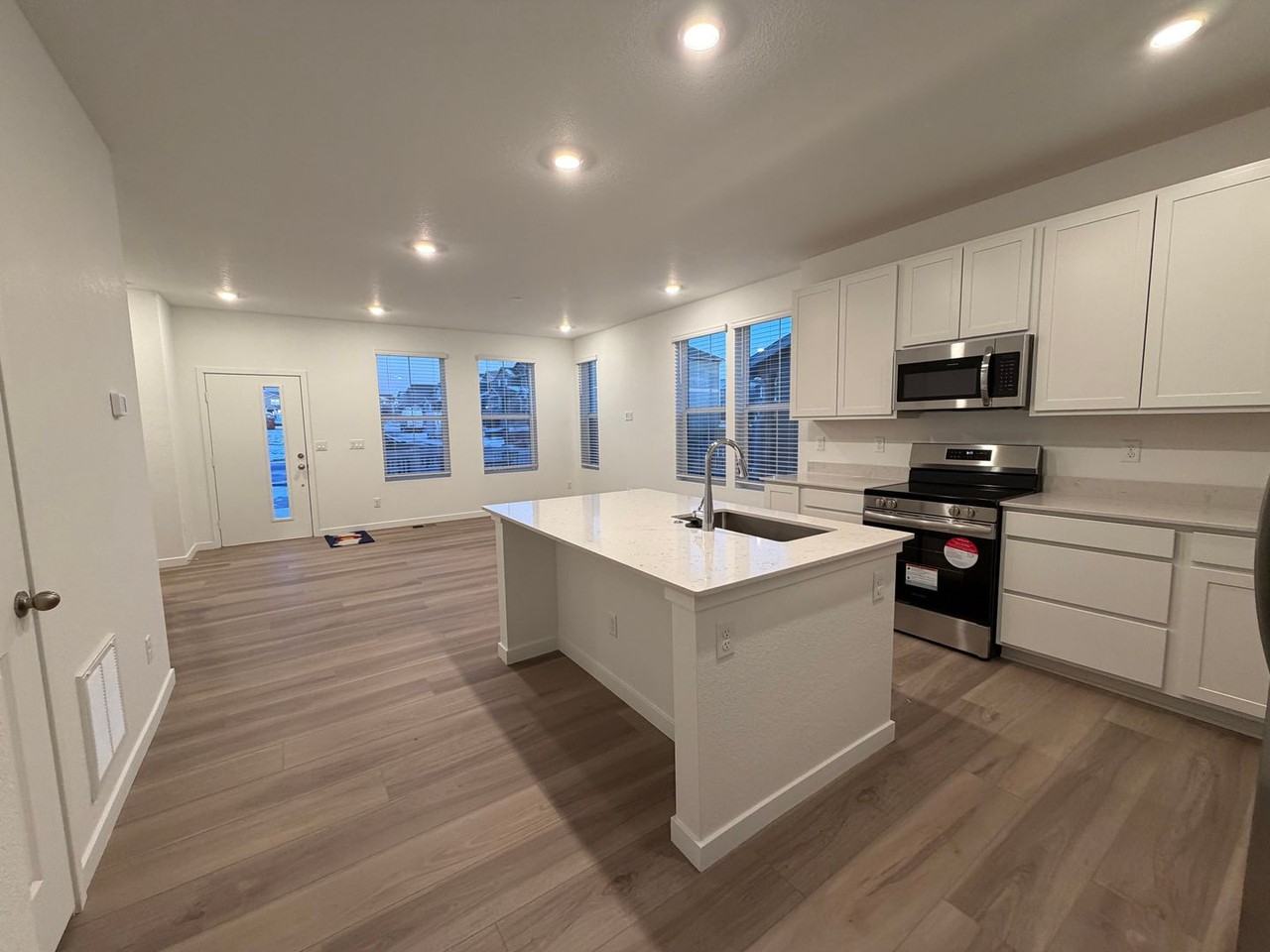 713 N Carrie St - Photo 6 of 40