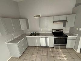 featured image of 423 Vincent St #423