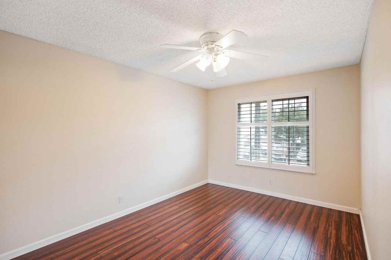 835 Columbia Dr #835