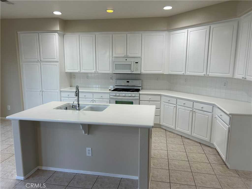 20829 Kingston Ln #20829 - Photo 3 of 11