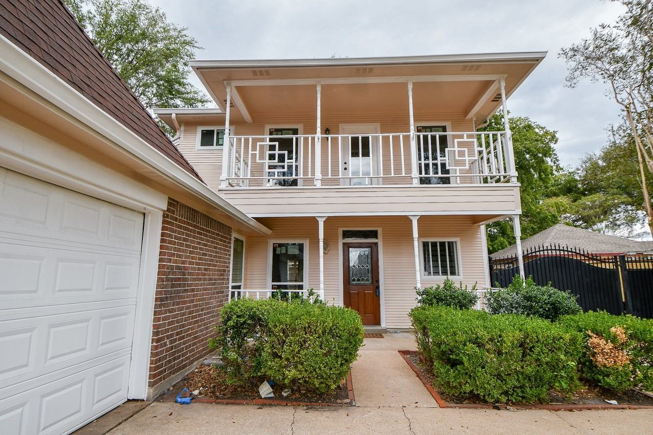 14938 Mesita Dr #14938 - Photo 3 of 35