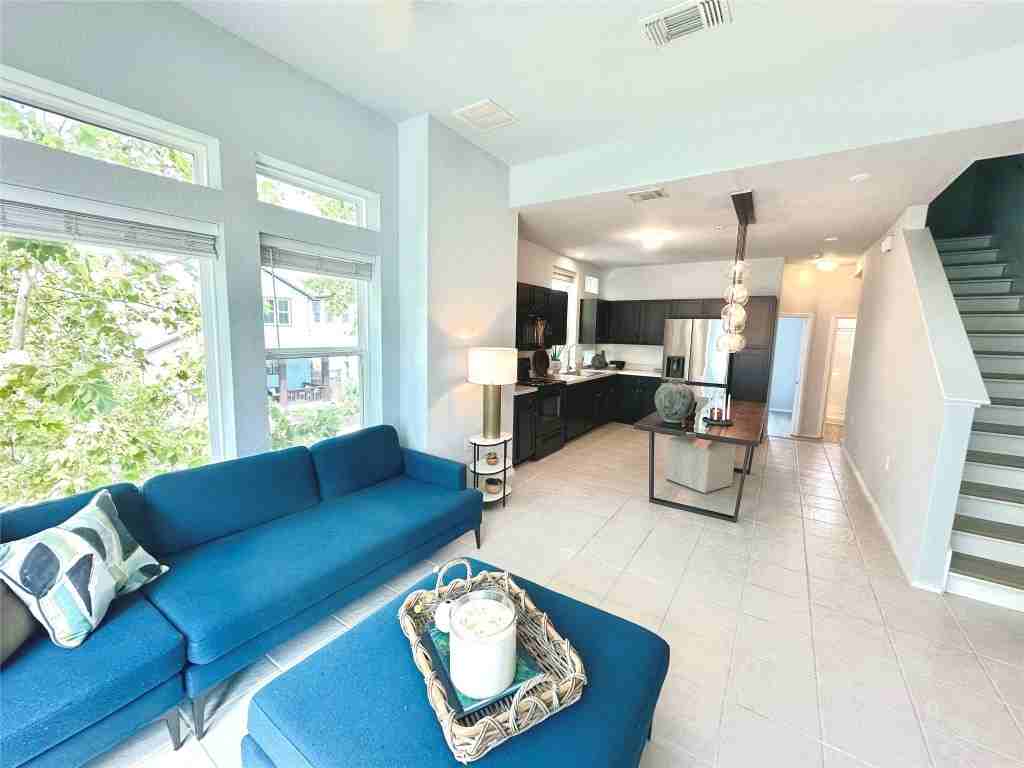 4323 Nitschke St #4323 - Photo 2 of 11