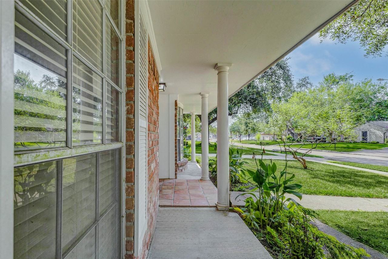 22223 Hockaday Dr #22223 - Photo 5 of 33