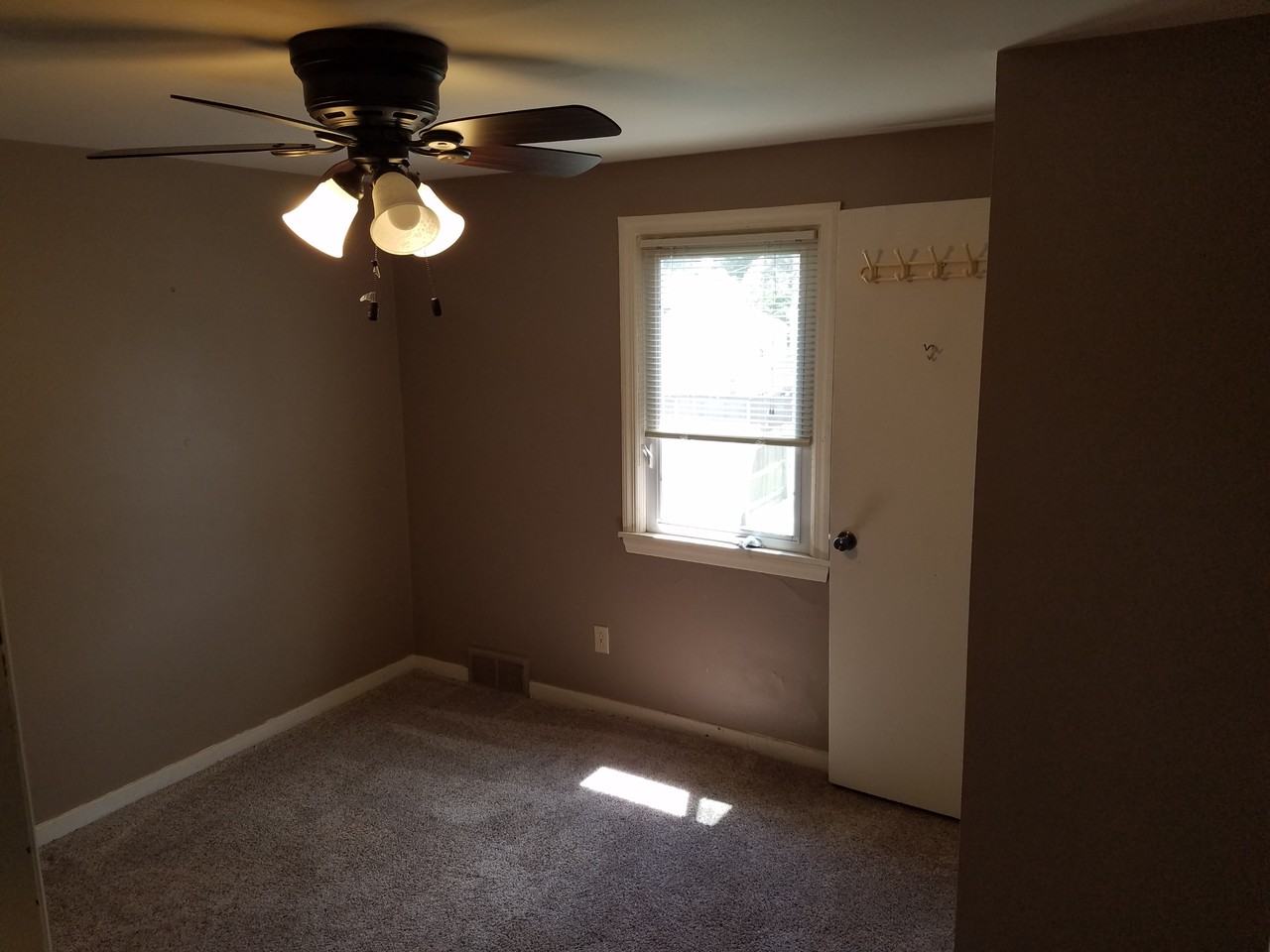 1316 5th St Ne Uppr - Photo 5 of 7