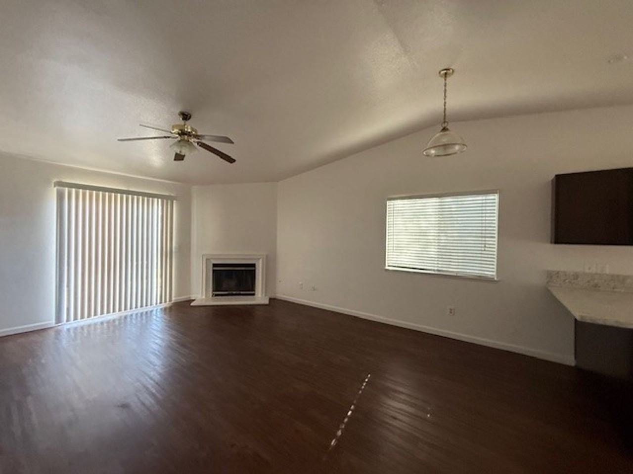 2240 W Buena Vista Ave - Photo 3 of 21