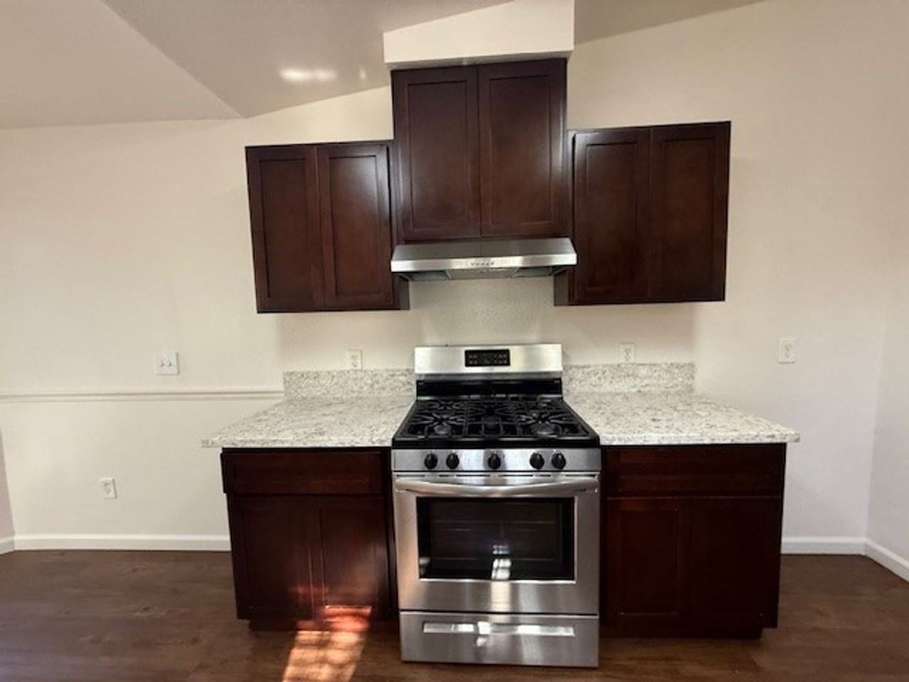 2240 W Buena Vista Ave - Photo 6 of 21