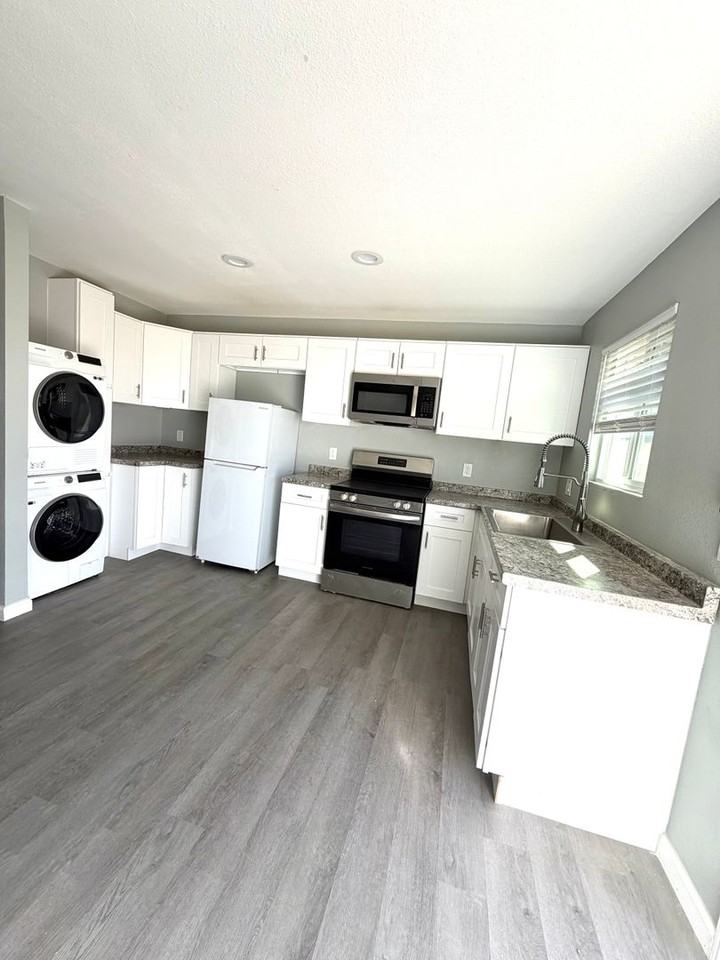 6403 East Ct - Photo 2 of 10