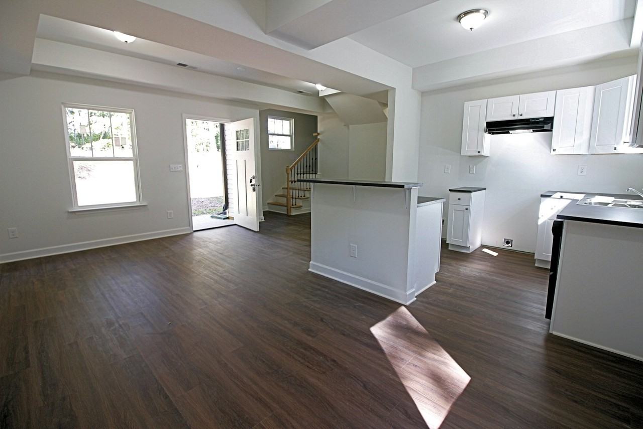 7924 East Lane Drive - Photo 4 of 14