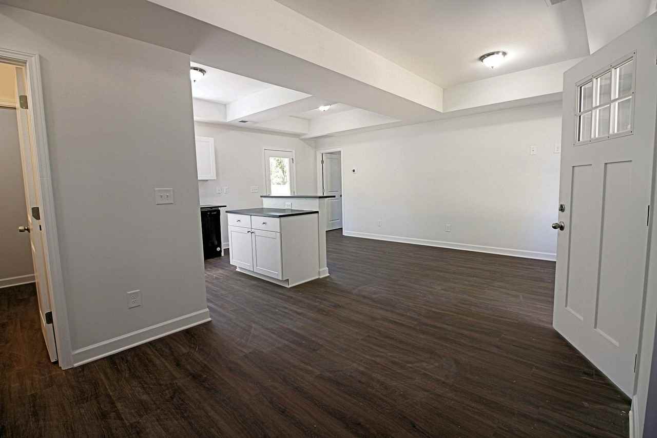 7924 East Lane Drive - Photo 5 of 14