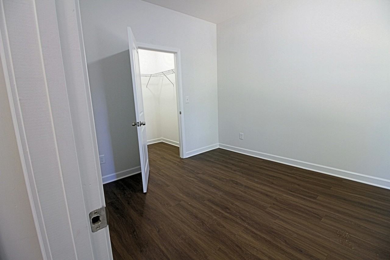 7924 East Lane Drive - Photo 6 of 14