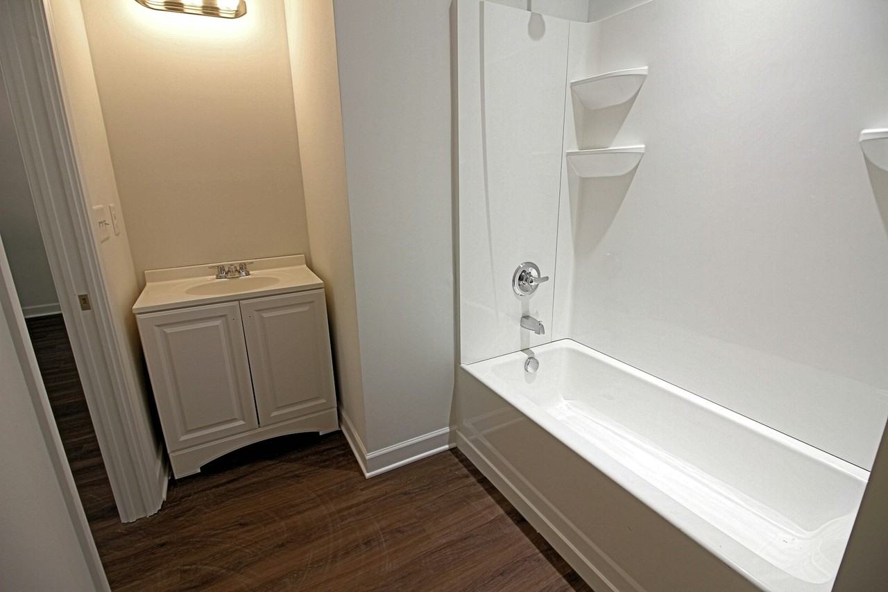 7924 East Lane Drive - Photo 7 of 14