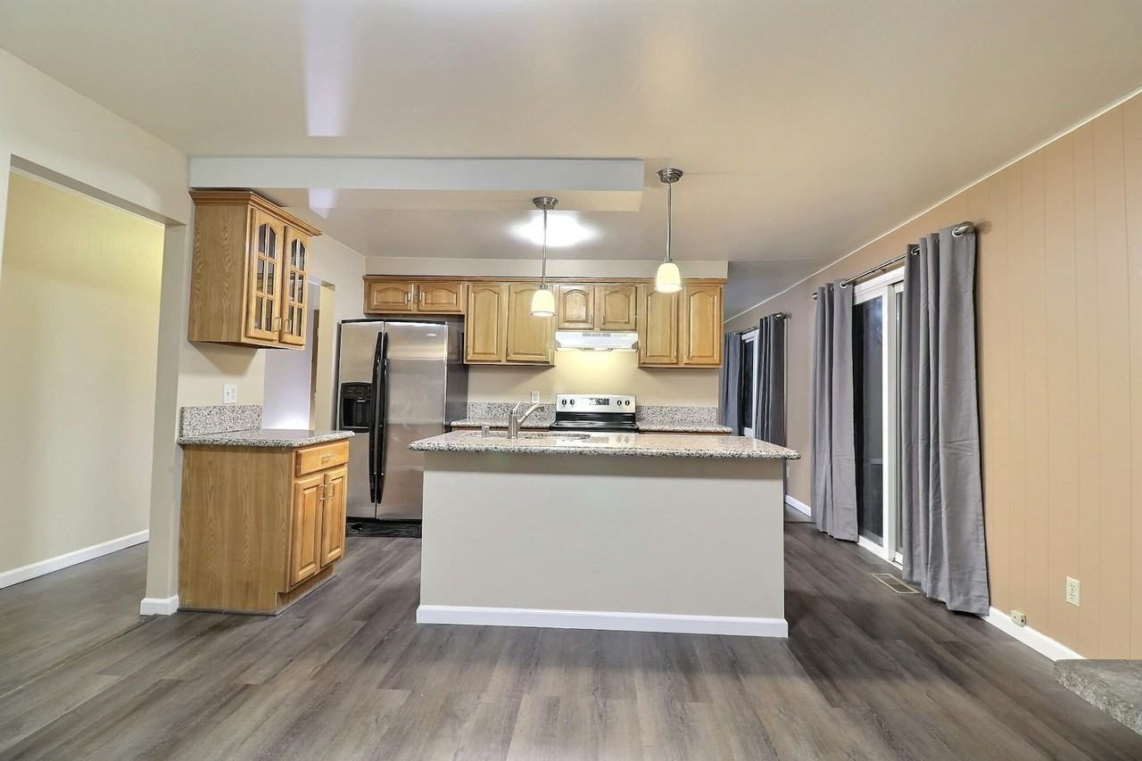 26804 17th Place South - Photo 5 of 33