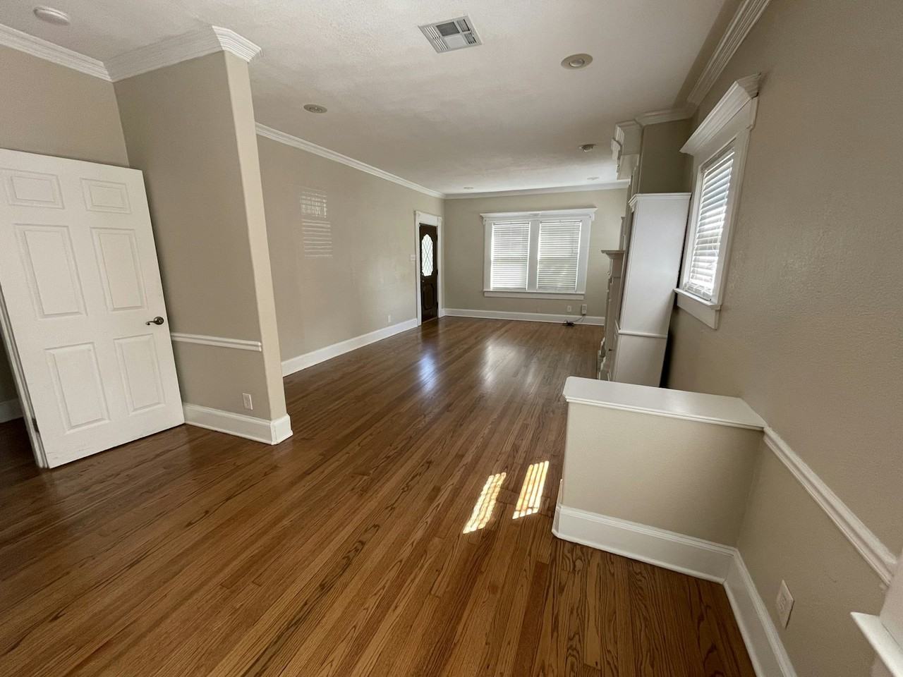 5118 Stoneleigh Avenue, Unit House - Photo 2 of 9