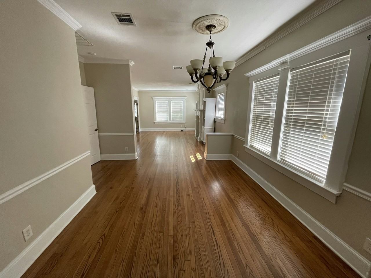 5118 Stoneleigh Avenue, Unit House - Photo 3 of 9