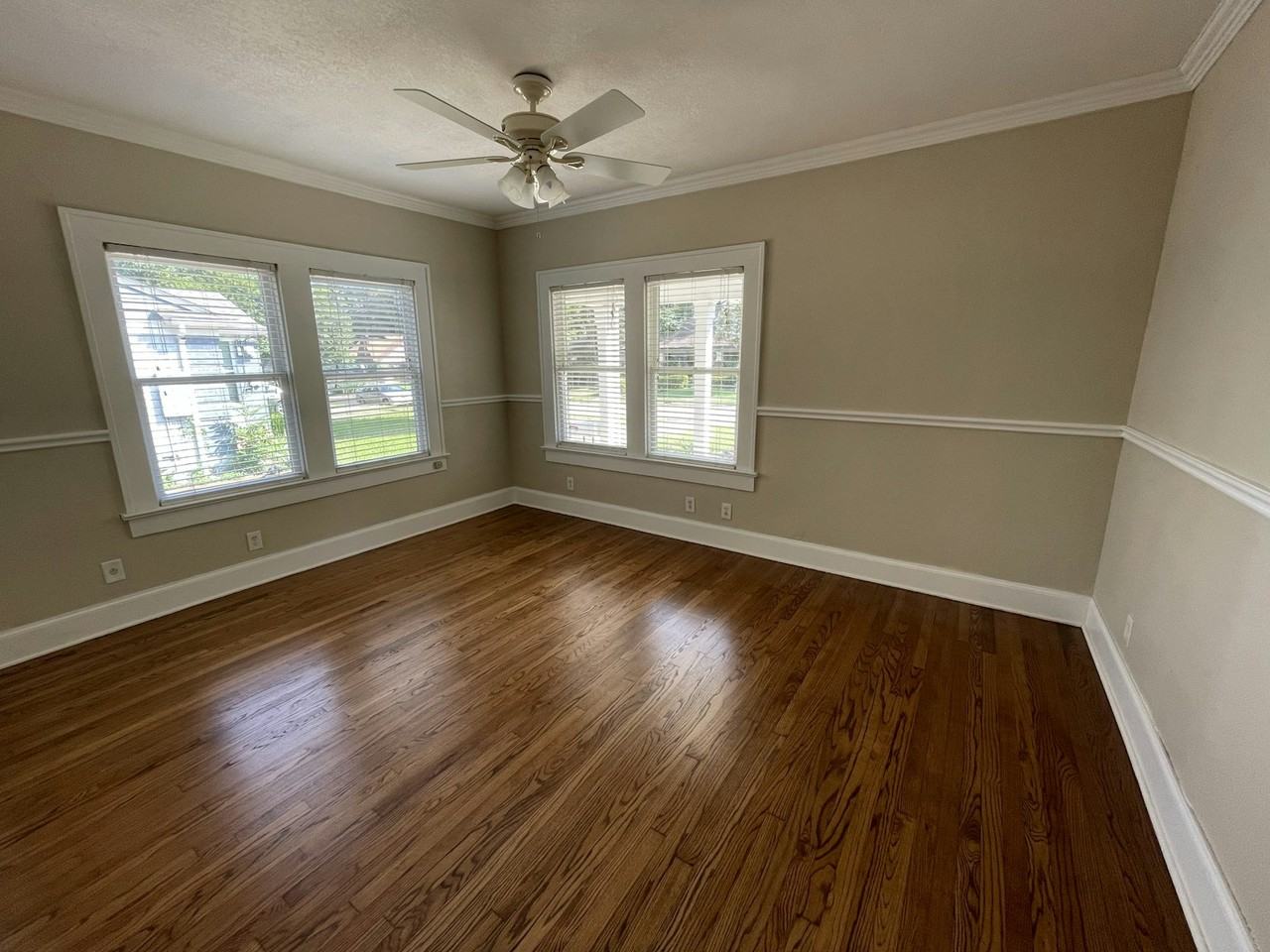 5118 Stoneleigh Avenue, Unit House - Photo 4 of 9