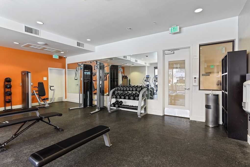 One Hundred Grand - Photo 6 of 50