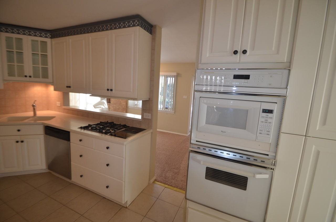 941 Sherwood Rd - Photo 3 of 12